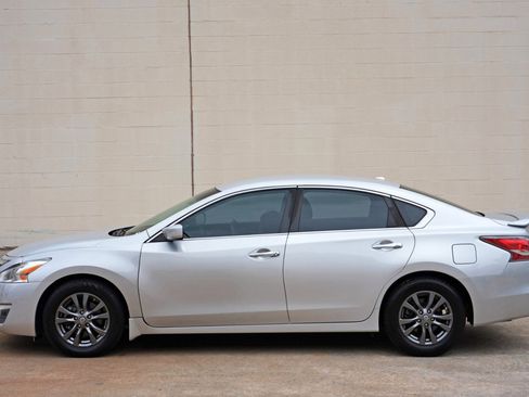 Used 2015 Nissan Altima 2.5 S w/ Special Edition Package FWD image 43