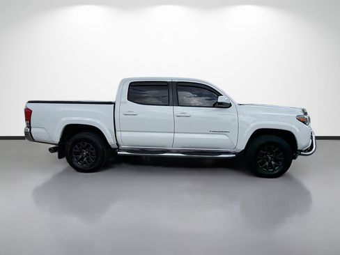 Used 2017 Toyota Tacoma SR5 w/ Tow Package RWD image 2