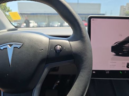 Used 2024 Tesla Model Y Long Range AWD/4WD image 19