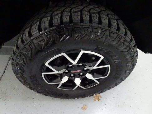 Certified 2024 GMC Canyon AT4X image 28