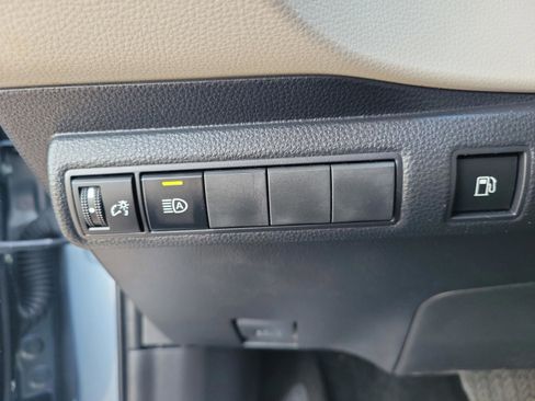 Used 2025 Toyota Corolla LE w/ Convenience Package image 21