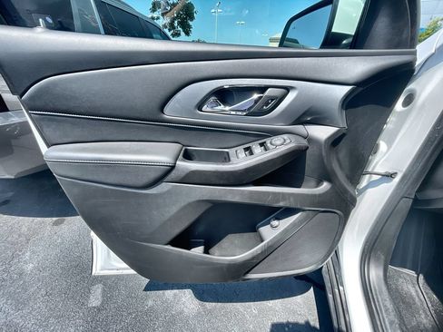 Used 2023 Chevrolet Traverse LT FWD image 22