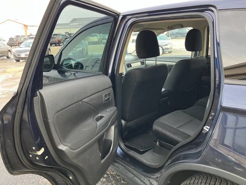 Used 2018 Mitsubishi Outlander ES image 12