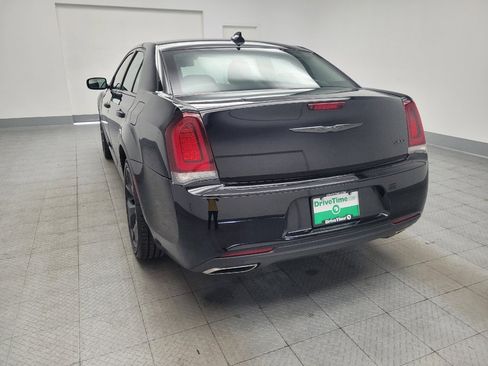 Used 2020 Chrysler 300 Touring w/ Sport Appearance Package RWD image 6