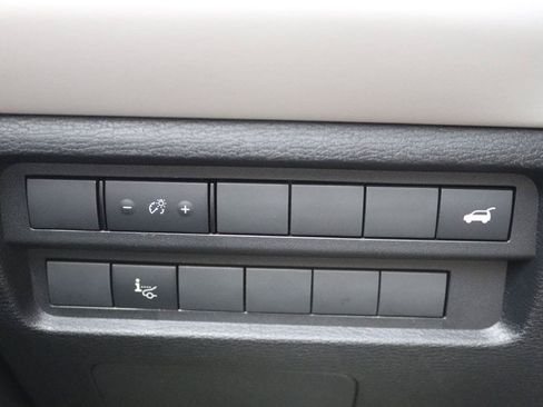 Used 2025 Mitsubishi Outlander AWD image 30