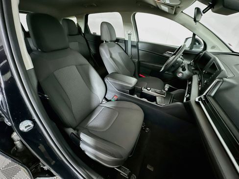 Used 2025 Kia Sportage LX FWD image 29