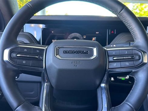 Used 2025 GMC Yukon Denali image 22