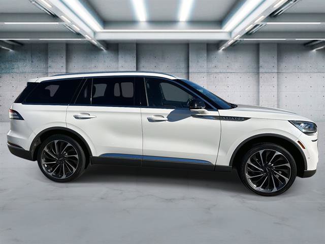 Used 2023 Lincoln Aviator Reserve w/ Equipment Group 201A AWD/4WD image 3