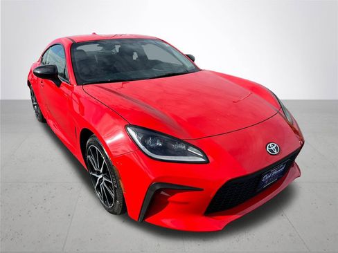 Used 2025 Toyota GR86 RWD image 5
