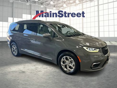 Used 2021 Chrysler Pacifica Limited w/ Premium & Safety Sphere Group AWD/4WD image 7