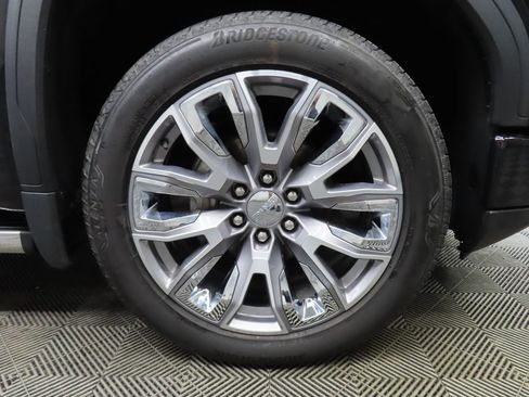 Used 2025 GMC Sierra 1500 Denali AWD/4WD image 9