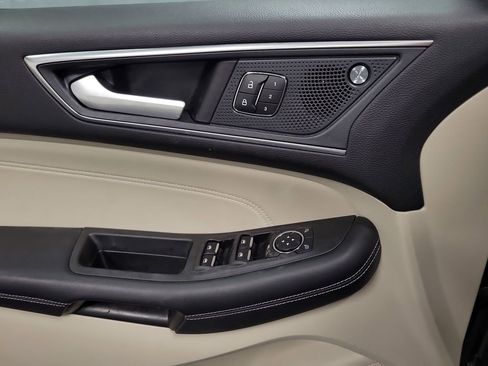 Used 2021 Ford Edge Titanium w/ Equipment Group 301A image 19