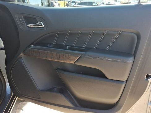 Used 2022 GMC Canyon Denali image 8
