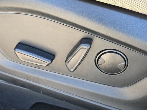 Certified 2023 Ford Explorer XLT image 12