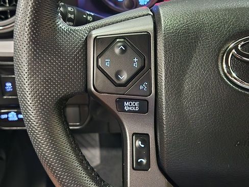 Used 2022 Toyota Tacoma TRD Off-Road AWD/4WD image 47
