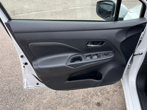 Used 2025 Nissan Versa SV image 18