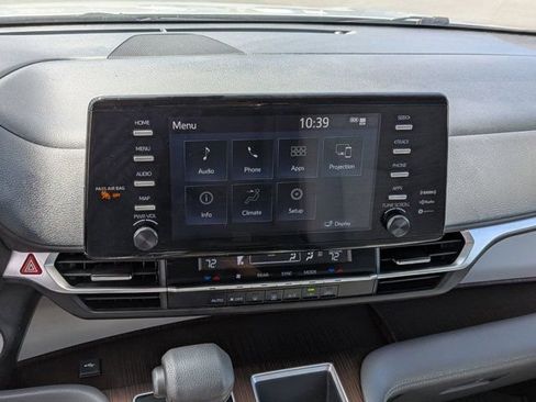 Used 2021 Toyota Sienna LE FWD image 18