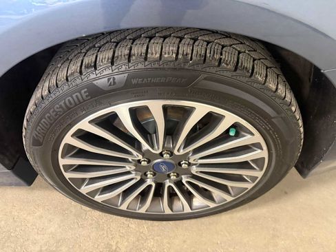 Used 2018 Ford Fusion SE w/ Fusion SE Technology Package FWD image 9