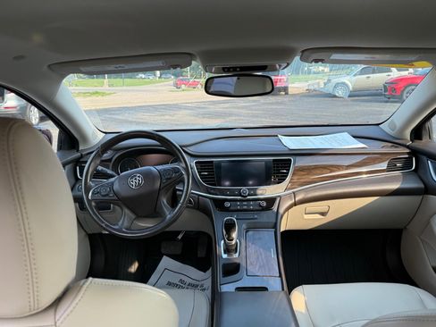 Used 2017 Buick LaCrosse Preferred image 3