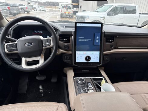 Used 2024 Ford Expedition Limited w/ Excursion Package image 4