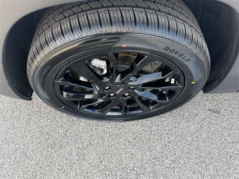 Used 2023 GMC Terrain SLE w/ Elevation Edition image 17