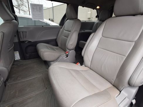 Used 2018 Toyota Sienna AWD image 11