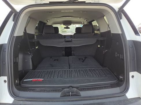 Used 2023 GMC Acadia SLE w/ Driver Convenience Package FWD image 17