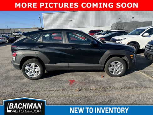 Certified 2025 Hyundai Kona SE image 2