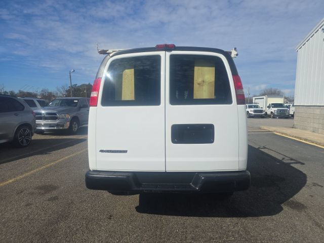 Used 2017 Chevrolet Express 2500 RWD image 2
