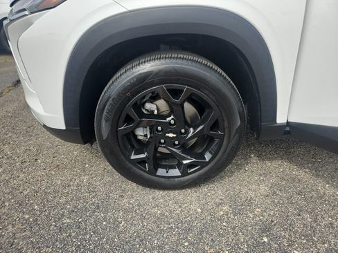 Used 2024 Chevrolet Trax LT w/ LT Convenience Package FWD image 27