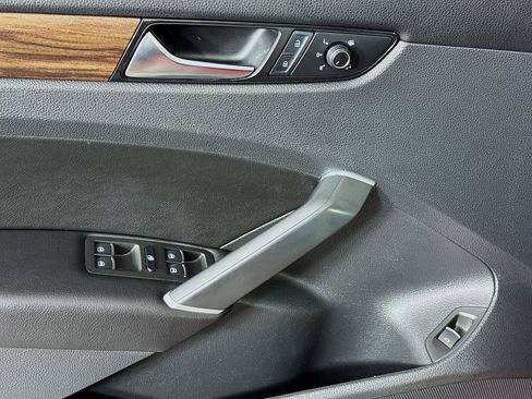 Used 2022 Volkswagen Passat 2.0T image 18