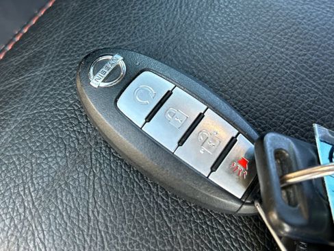 Used 2021 Nissan Titan PRO-4X w/ Pro-4x Convenience Package AWD/4WD image 32