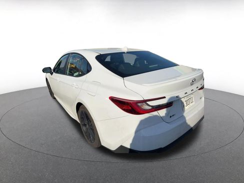 Used 2025 Toyota Camry SE image 5