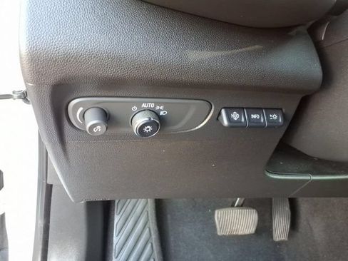 Certified 2022 Buick Envision Avenir w/ Technology Package II AWD/4WD image 32