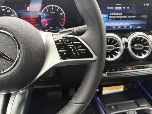 New 2026 Mercedes-Benz GLB 250 image 21