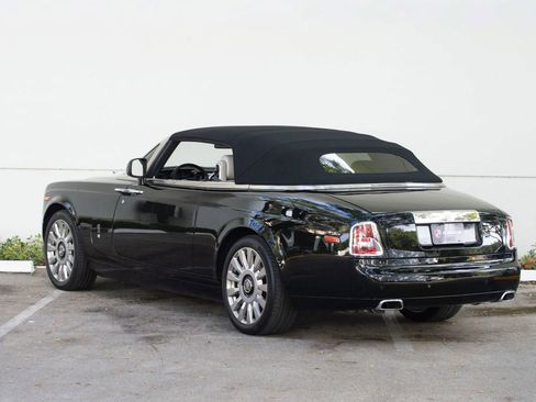Used 2016 Rolls-Royce Phantom Drophead Coupe image 13
