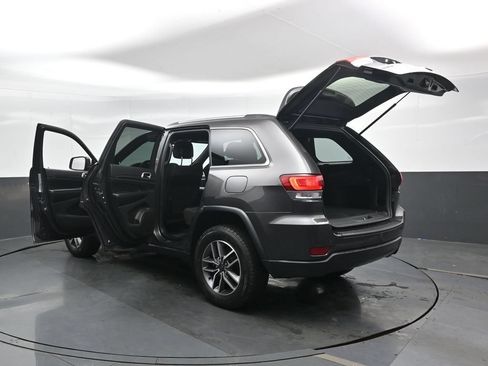 Used 2020 Jeep Grand Cherokee Laredo w/ 18" Wheel & 8.4" Radio Group AWD/4WD image 48