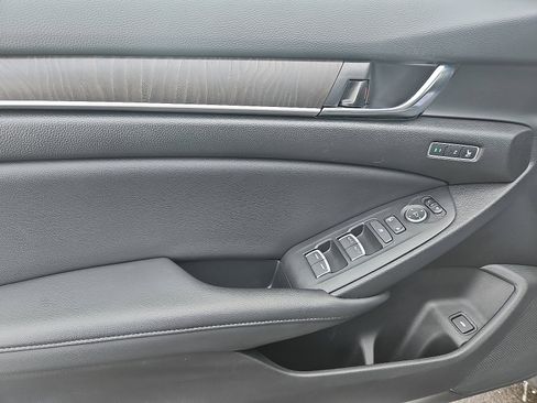 Used 2021 Honda Accord Touring image 12