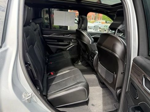Used 2023 Jeep Grand Cherokee Overland w/ Advanced Protech Group III AWD/4WD image 18