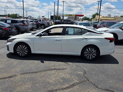 Used 2025 Nissan Altima 2.5 SV FWD image 4