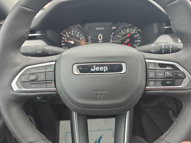 Used 2023 Jeep Compass Latitude AWD/4WD image 13