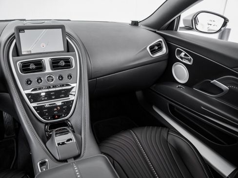 Used 2023 Aston Martin DB11 Coupe image 16