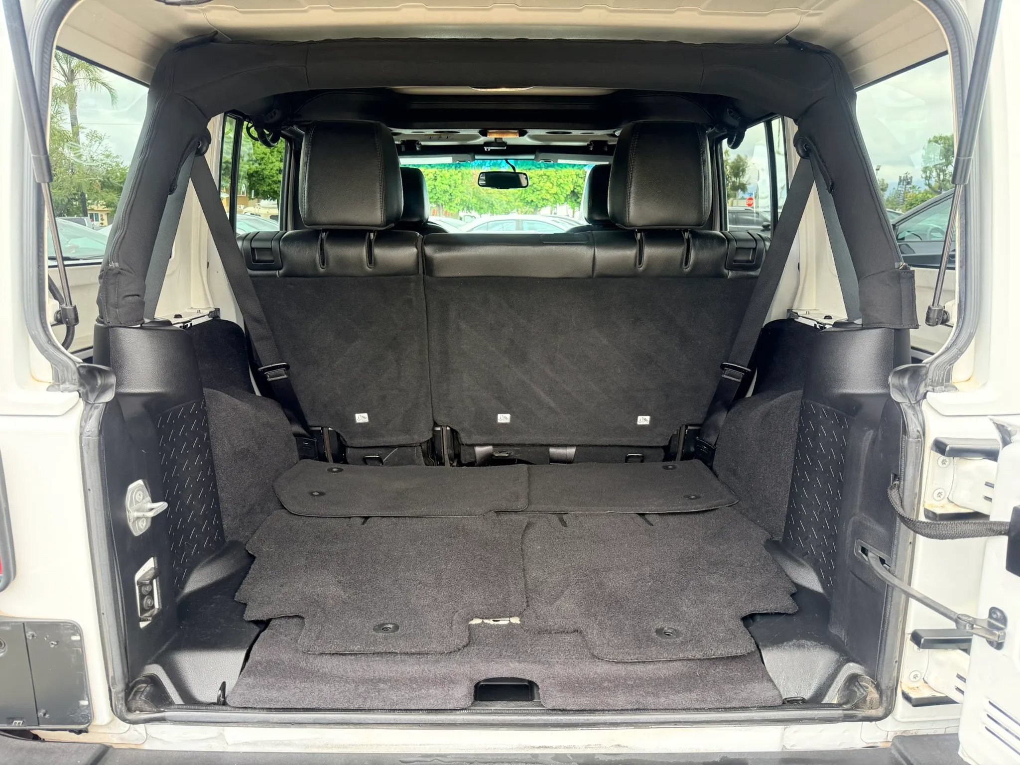 Used 2015 Jeep Wrangler Unlimited Sahara AWD/4WD image 13