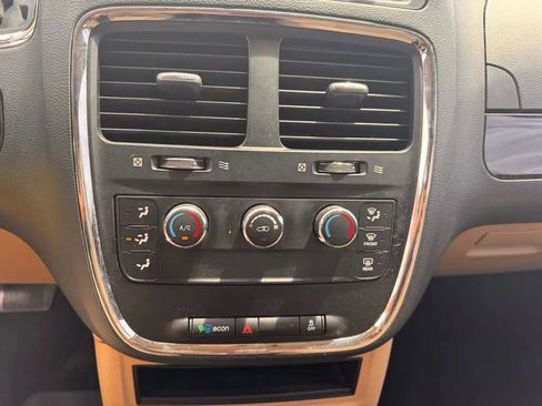 Used 2016 Dodge Grand Caravan American Value Package FWD image 15