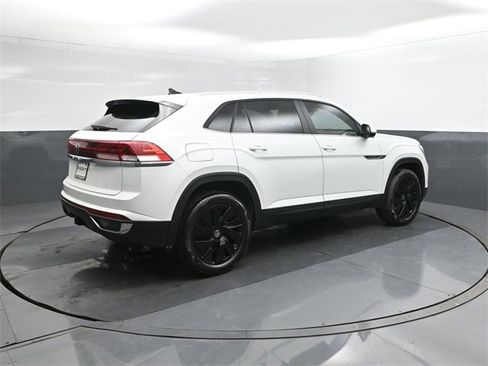 New 2026 Volkswagen Atlas Cross Sport SE image 11