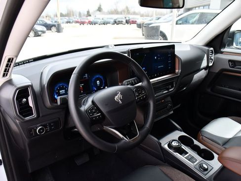Used 2025 Ford Bronco Sport Outer Banks w/ Outer Banks Tech Package+ AWD/4WD image 11