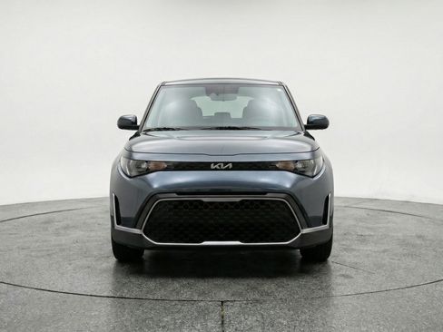 Used 2025 Kia Soul LX w/ LX Technology Package FWD image 2