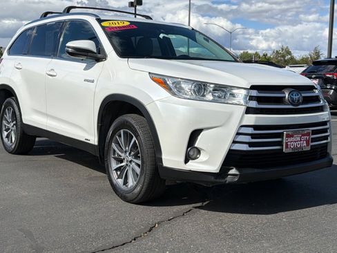 Used 2019 Toyota Highlander XLE AWD/4WD image 1