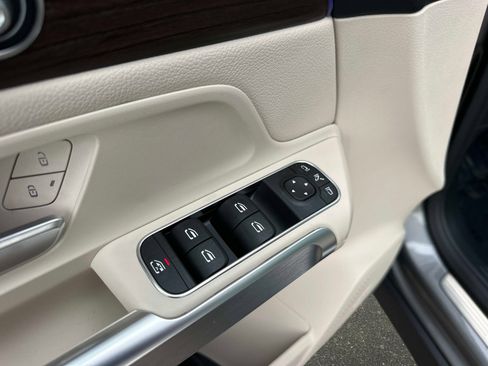 New 2026 Mercedes-Benz GLB 250 250 SUV image 18