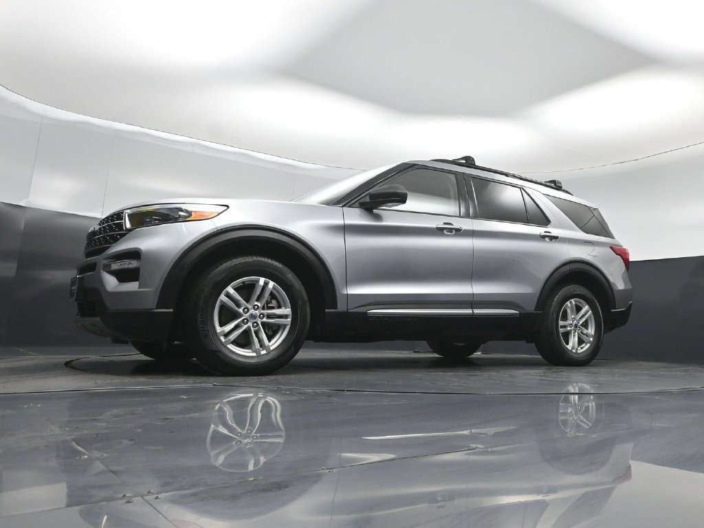 Certified 2022 Ford Explorer XLT w/ Equipment Group 202A AWD/4WD image 40